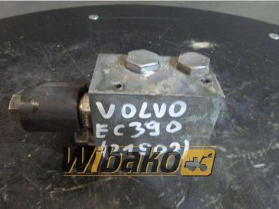 Volvo CM1042 vendida por Wibako