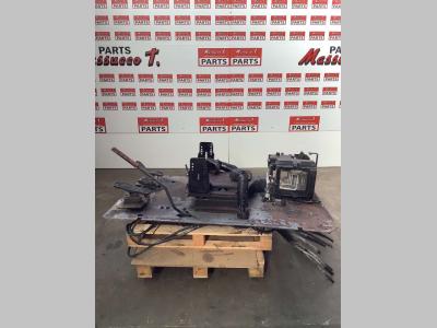 Base de cabina para Hitachi ZX160LC vendida por Massucco T. Srl Area Ricambi