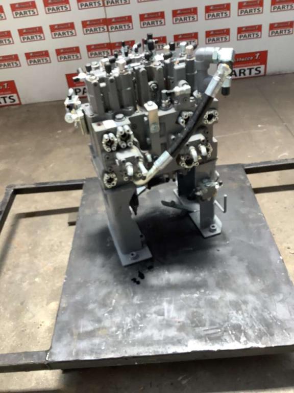 Distribuidor hidraulico para Hitachi ZX135US-7 Foto 3