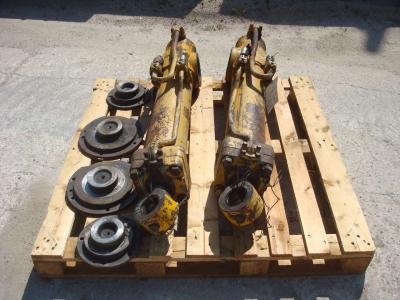 Cilndro de levantamiento para CAT 955L vendida por OLM 90 Srl