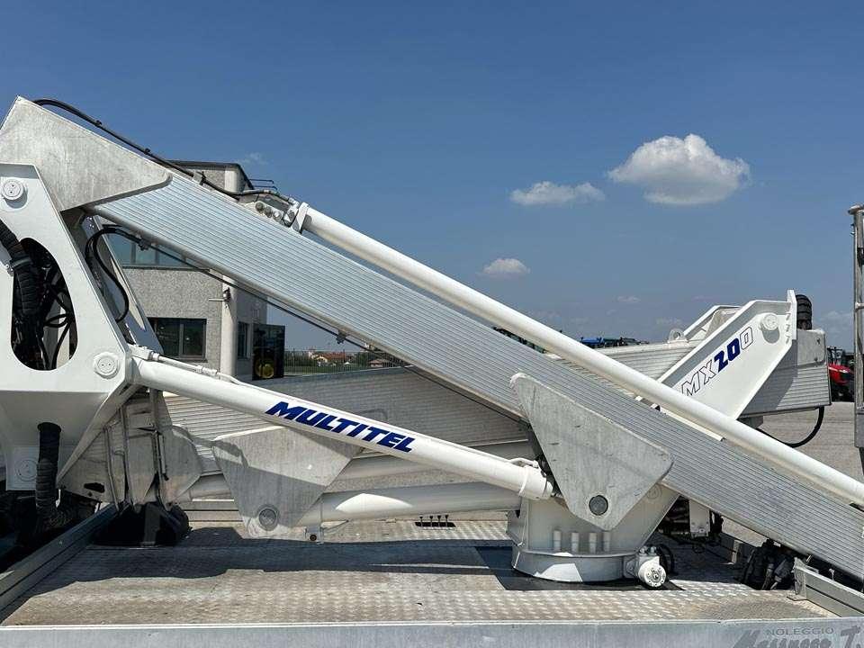 Nissan 35.11 Multitel MX200 Foto 6