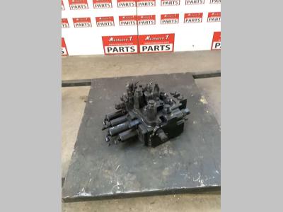 Distribuidor hidraulico para Hitachi ZW250-6 vendida por Massucco T. Srl Area Ricambi