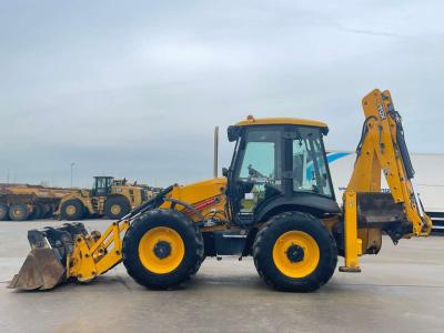 JCB 4CX vendida por Big Machinery