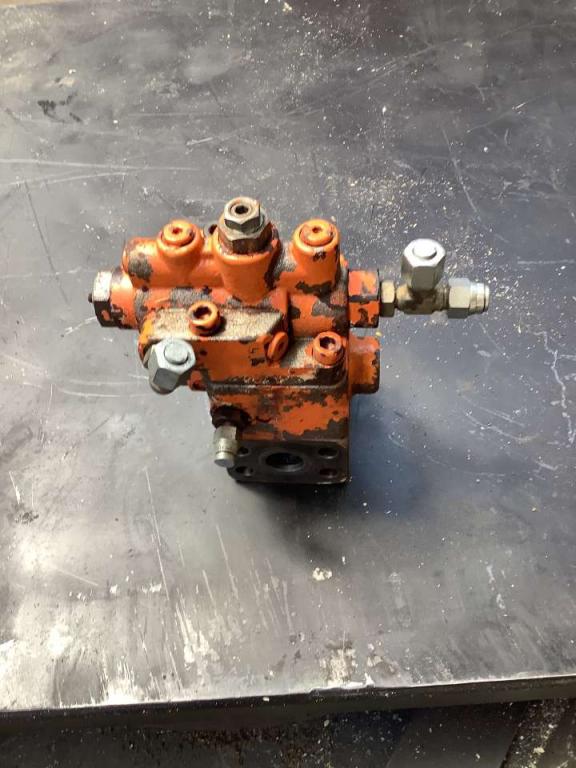 Válvula servoaccionada para Hitachi ZX 135-5 Foto 1
