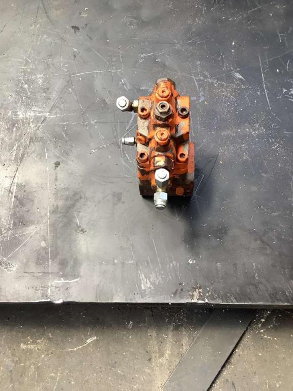 Válvula servoaccionada para Hitachi ZX 135-5 Foto 2