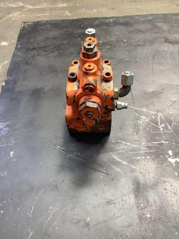 Válvula servoaccionada para Hitachi ZX 135-5 Foto 4