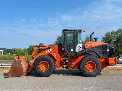 Hitachi ZW180-5B Foto 1