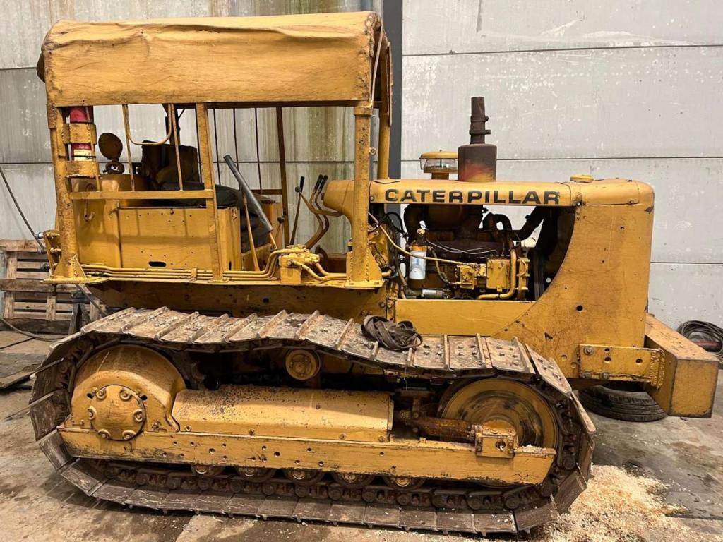 Caterpillar D4 Foto 1