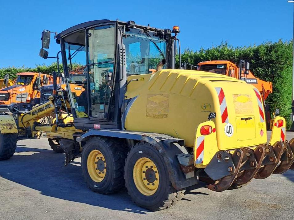 New Holland F106.7A Foto 5