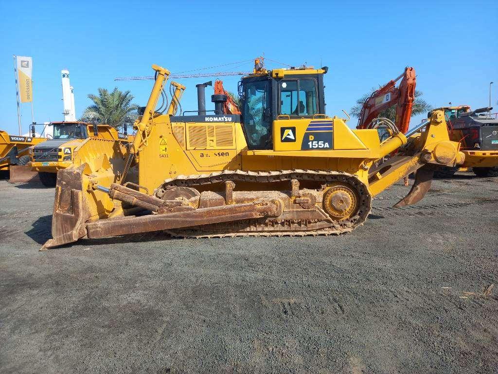 Komatsu D155A-6R (4pcs available for sale in Abu Dhabi) Foto 1
