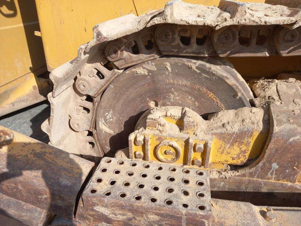 Komatsu D155A-6R (4pcs available for sale in Abu Dhabi) Foto 11