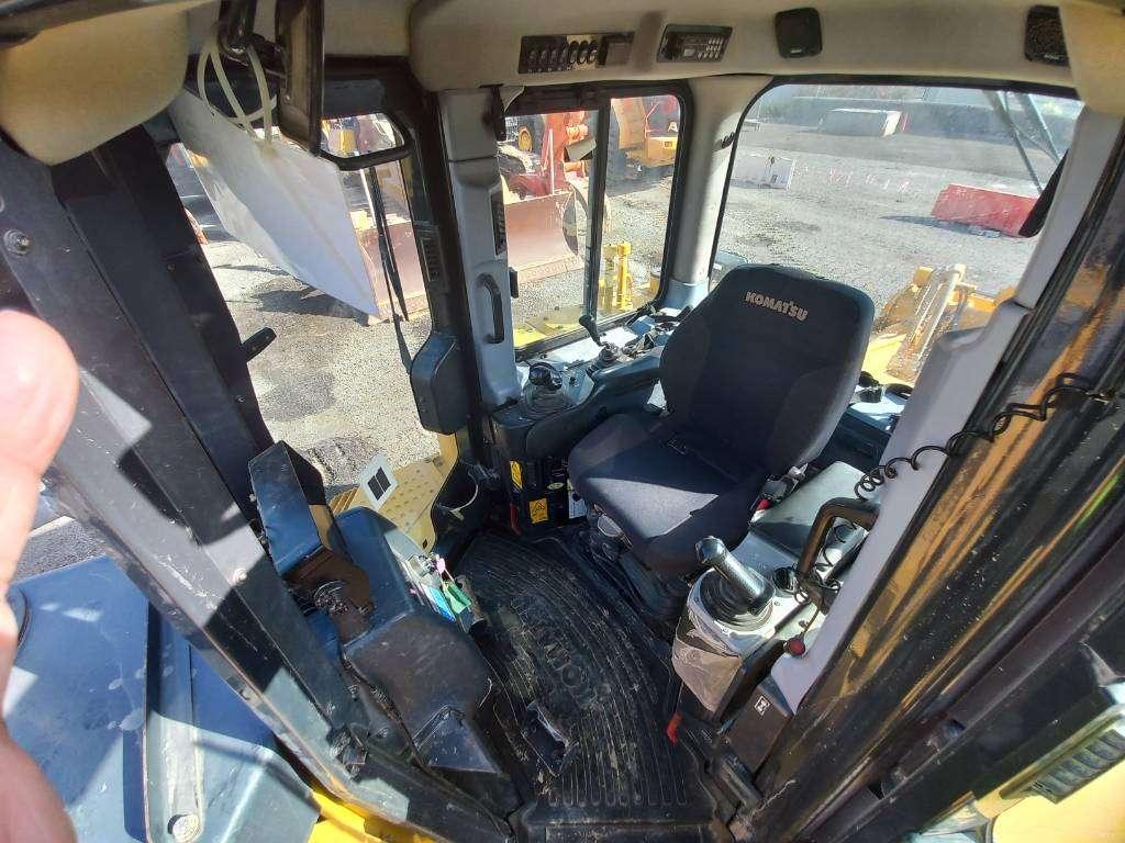 Komatsu D155A-6R (4pcs available for sale in Abu Dhabi) Foto 16