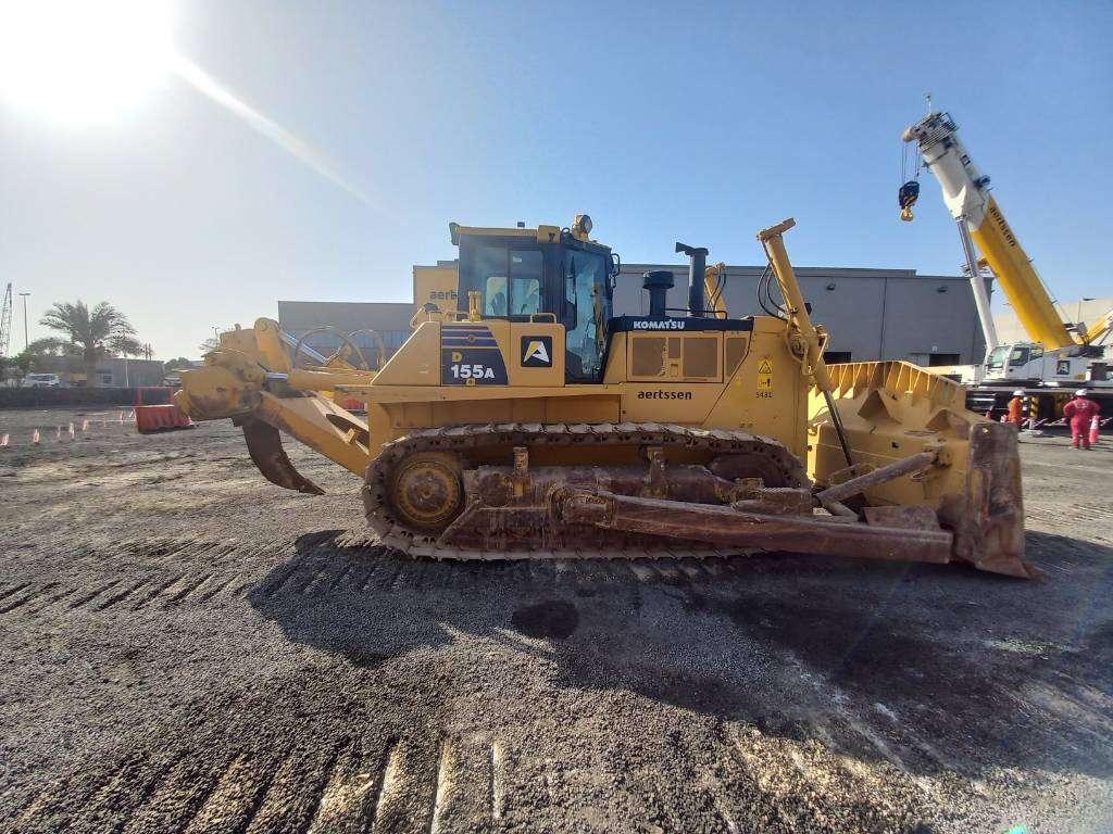 Komatsu D155A-6R (4pcs available for sale in Abu Dhabi) Foto 7