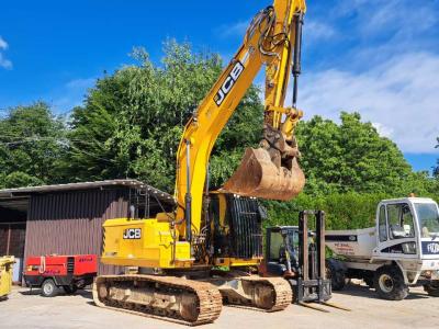 JCB 220XLC vendida por Pic8 Srl
