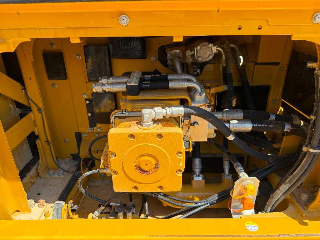 Caterpillar 390F - German Machine / Camera / Quick Coupler Foto 28