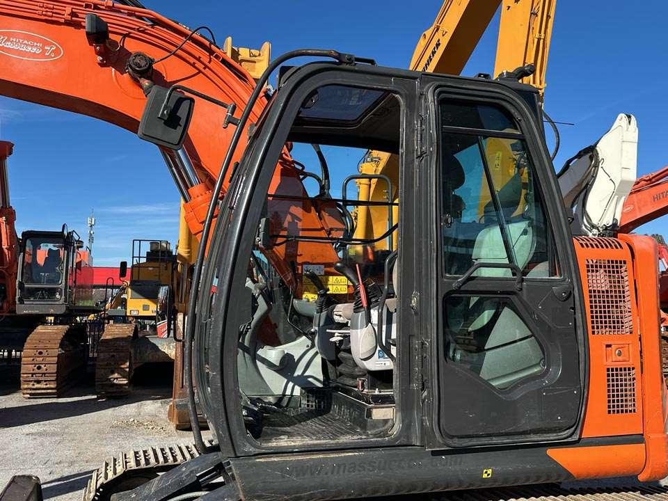 Hitachi ZX135US-6 Foto 13