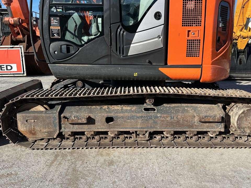 Hitachi ZX135US-6 Foto 4