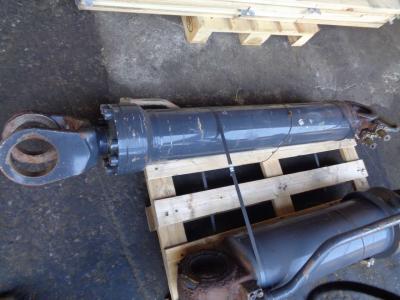 Cilndro de levantamiento para New Holland W 270 vendida por PRV Ricambi Srl