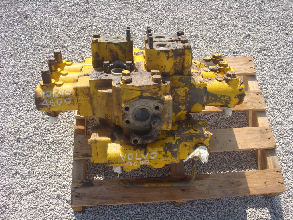 Distribuidor hidraulico para Volvo 4600 Foto 1