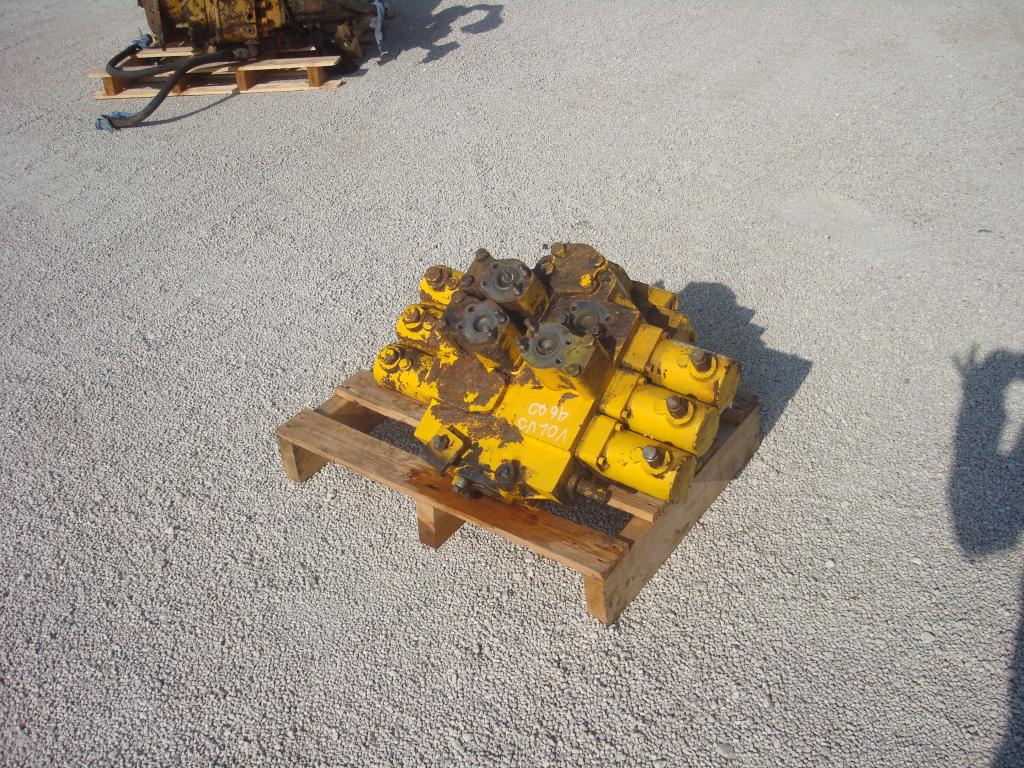 Distribuidor hidraulico para Volvo 4600 Foto 2