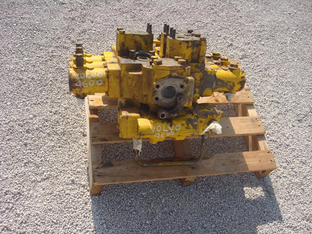 Distribuidor hidraulico para Volvo 4600 Foto 3
