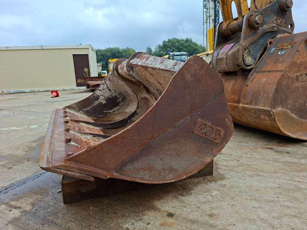Caterpillar 320 Foto 24