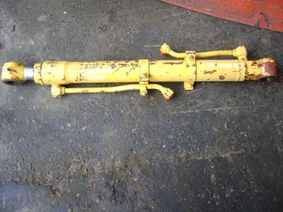 Pistón de rotación de la cuchara para New Holland E 80 B vendida por PRV Ricambi Srl