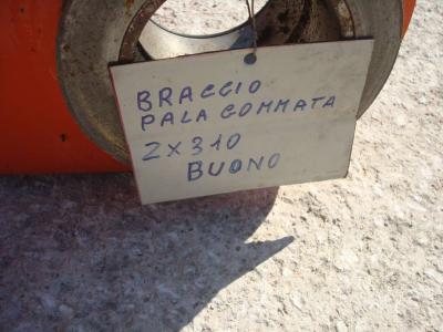 Brazo de cargadora para PALA GOMMATA ZW310 vendida por OLM 90 Srl