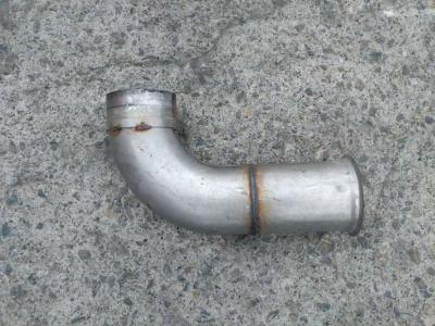 Codo de escape para Volvo L350F vendida por CERVETTI TRACTOR Srl