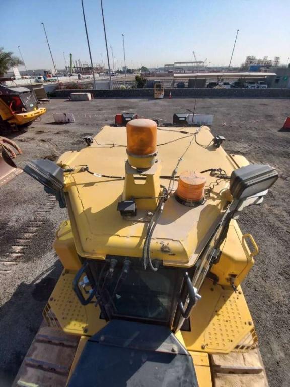 Komatsu D155A-6R (4pcs available for sale in Abu Dhabi) Foto 9