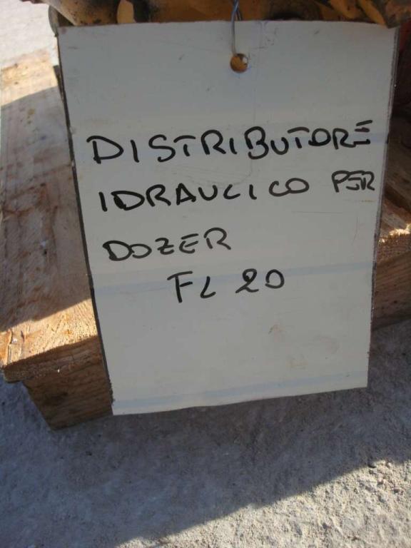 Distribuidor hidraulico para FIAT ALLIS - DOZER FL20 E FD20 Foto 2
