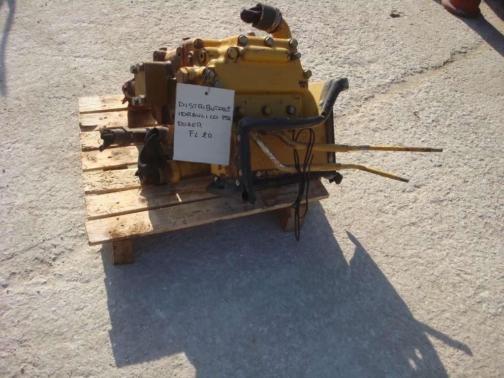 Distribuidor hidraulico para FIAT ALLIS - DOZER FL20 E FD20 Foto 3