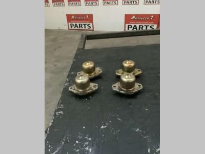 SUPPORTI MOTORE PER YANMAR 4TNE88 Buje vendida por Massucco T. Srl Area Ricambi