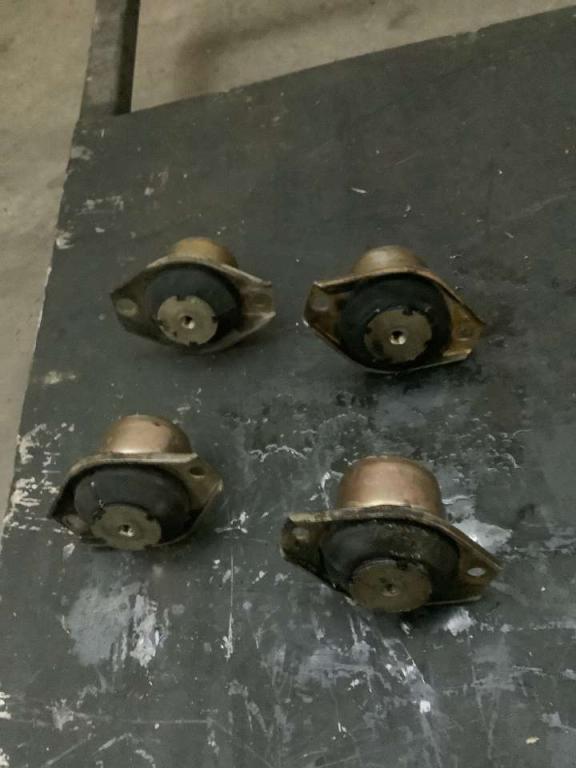 SUPPORTI MOTORE PER YANMAR 4TNE88 Buje Foto 2