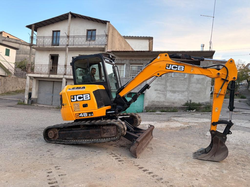 JCB 48 z 1 Foto 1