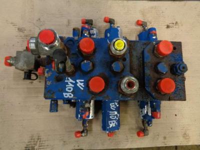 Distribuidor hidraulico para New Holland W 110 B vendida por PRV Ricambi Srl
