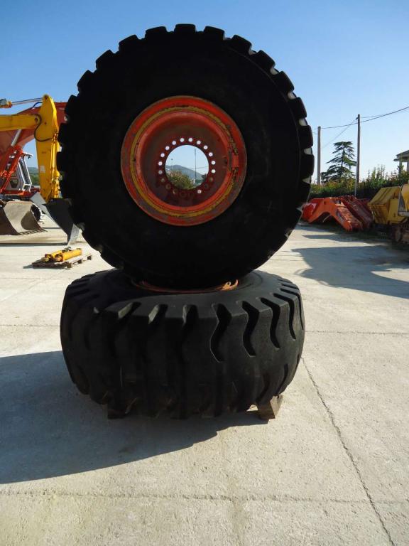 Llanta para Fiat Kobelco W270 Foto 2