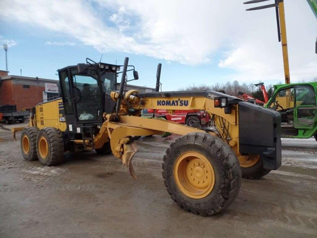 Komatsu GD675-5 Foto 12