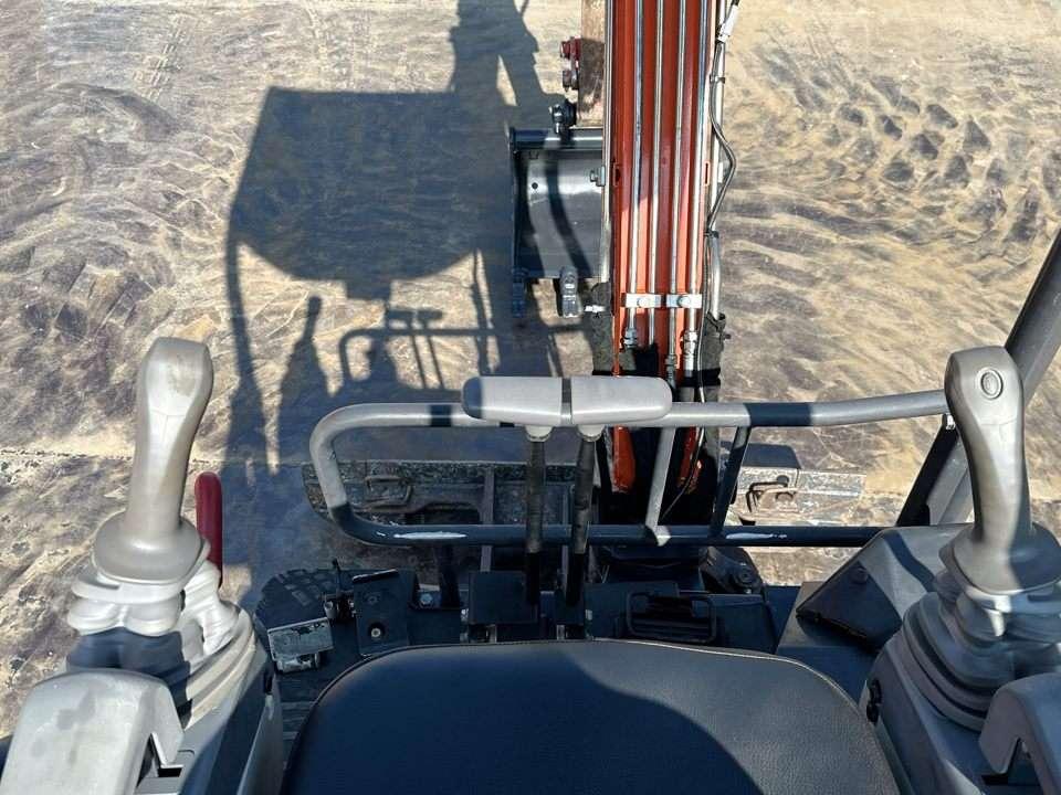 Hitachi ZX17U-5A-YR Foto 13
