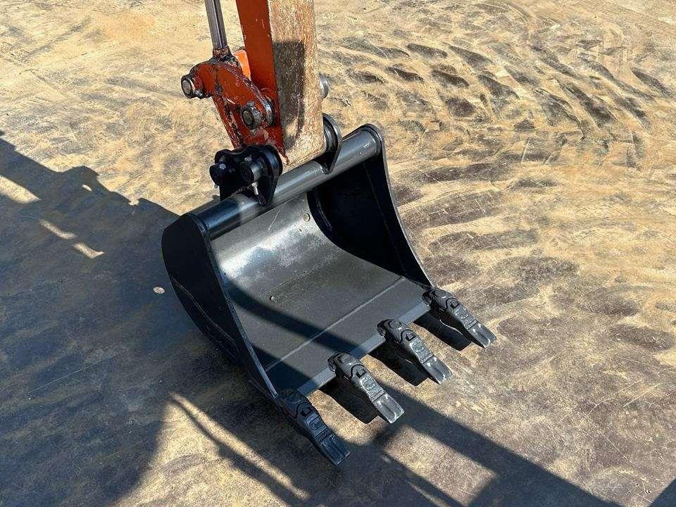 Hitachi ZX17U-5A-YR Foto 7