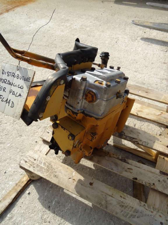Distribuidor hidraulico para Fiat Allis FL14D Foto 4