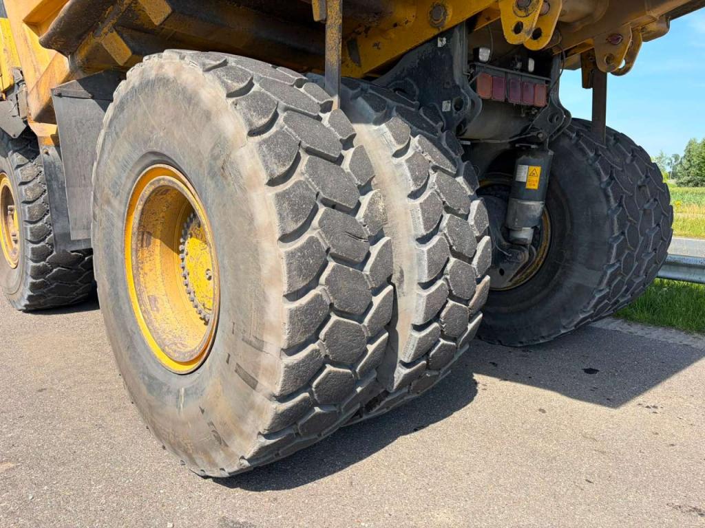 Komatsu HD605-7 Foto 16