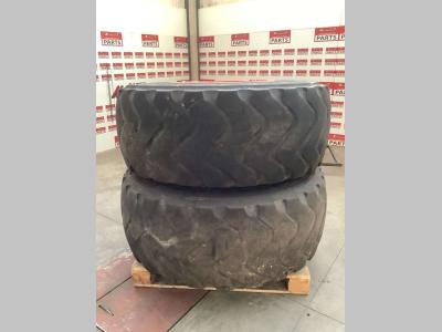 Neumático con llantas para Hitachi XHA2 vendida por Massucco T. Srl Area Ricambi