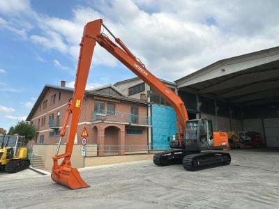 Hitachi ZX210LC-3 SLF vendida por Massucco T. Srl