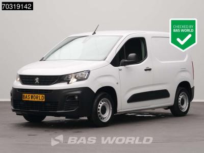 Peugeot Partner 110pk Benzine L1H1 Navi Airco Cruise Parkeersensoren Euro6 L1 Kompakt A/C Cruise control vendida por BAS World B.V.