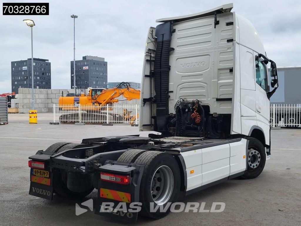 Volvo FH 500 4X2 XL 2xTanks Xenon I-ParkCool Leder Foto 6
