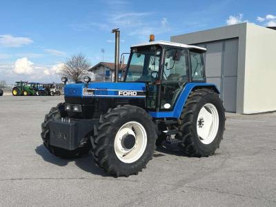 Ford 8240 4x4 vendida por Massucco T. Srl
