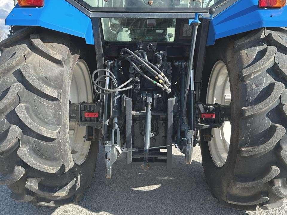 Ford 8240 4x4 Foto 5