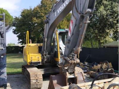 Volvo EC140B vendida por Leo MMT Srl