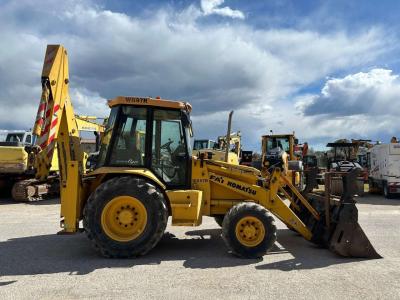 Komatsu WB97R Foto 1
